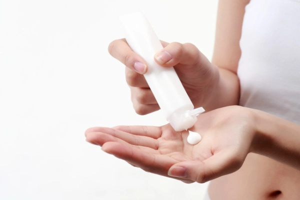 Application of adenosine as a raw material for skin care products