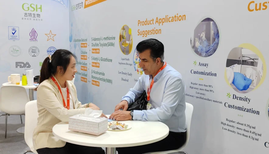 Introduce company products to customers at the exhibition site