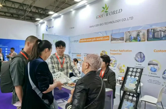 Introduce company products to customers at the exhibition site