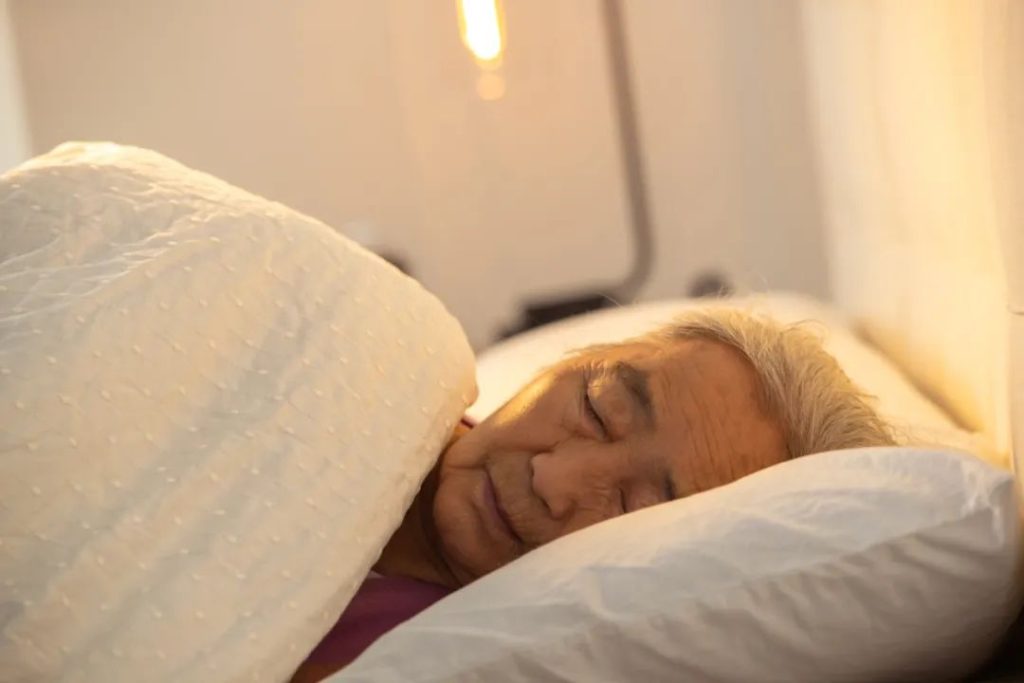 The benefits of taking NMN to middle-aged and elderly people on health and longevity 7 5.Poor sleep quality